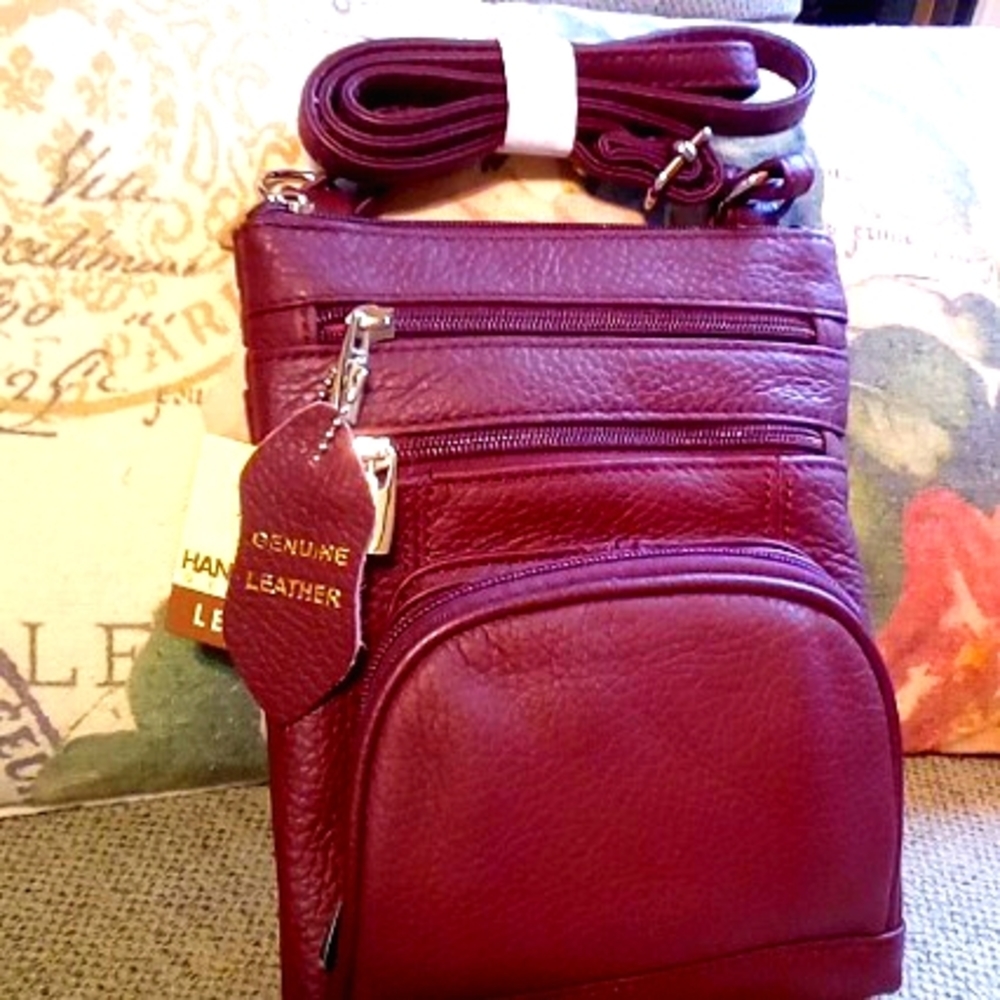 NWT★MADE WELL★GENUINE LEATHER Cross Body! Loaded With Compartments & Pockets!